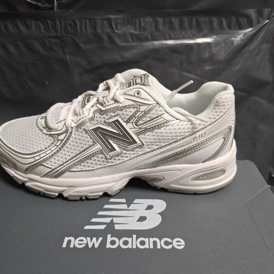 NEW BALANCE U740WM2 TRAINERS – MEN'S UK 5.5 (US 6, EUR 38.5) GREY/WHITE – BOXED