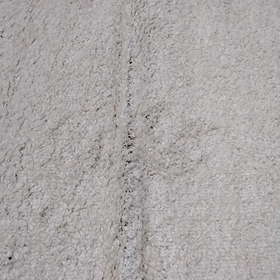 CHUCK AREA RUG APPROXIMATELY 200X290CM 