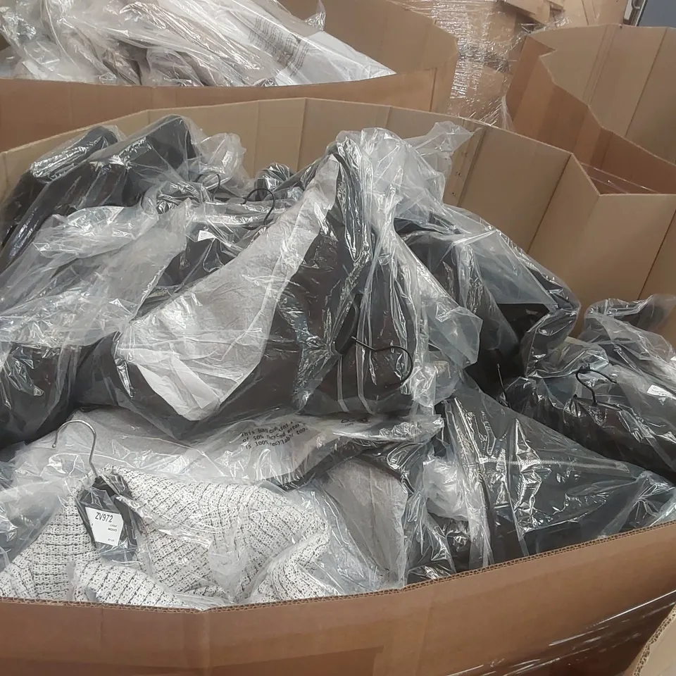PALLET CONTAINING APPROXIMATELY 150x BRAND NEW JD WILLIAMS AND SIMPLY BE JACKETS/BLAZERS ECT