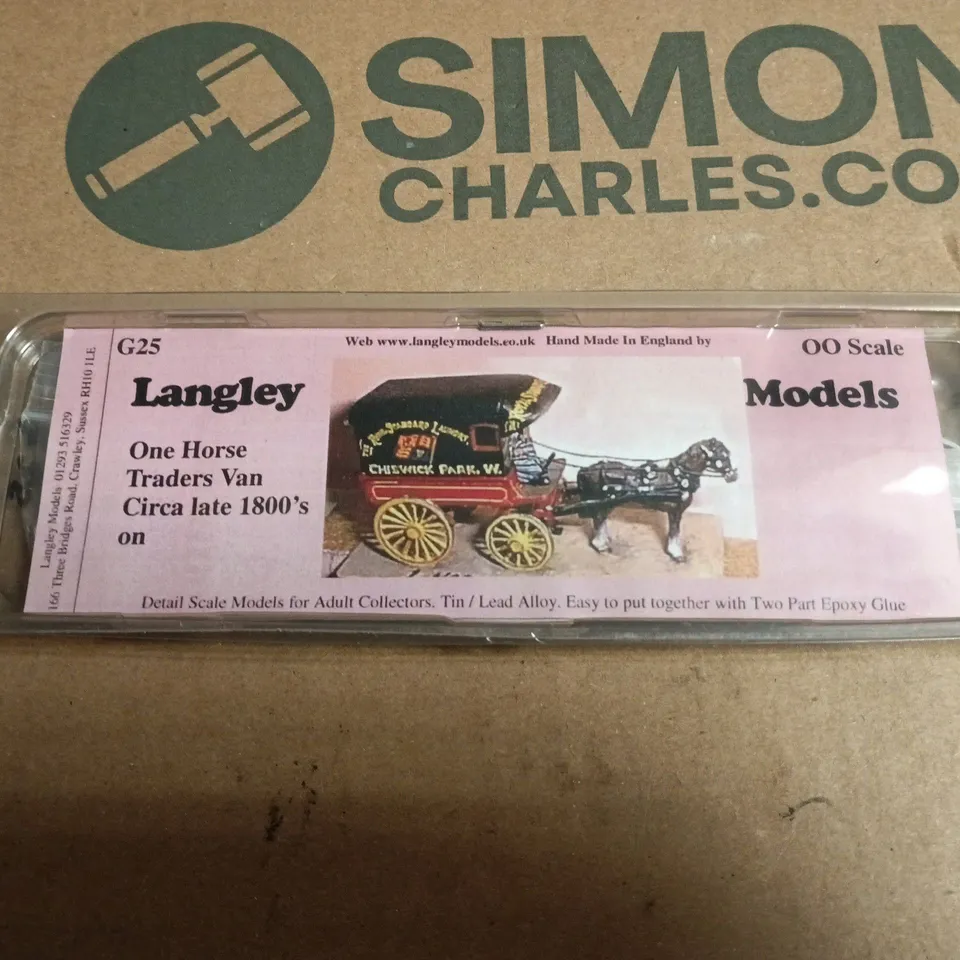LANGLEY G25 ONE HORSE TRADERS VAN – DETAIL SCALE MODEL KIT