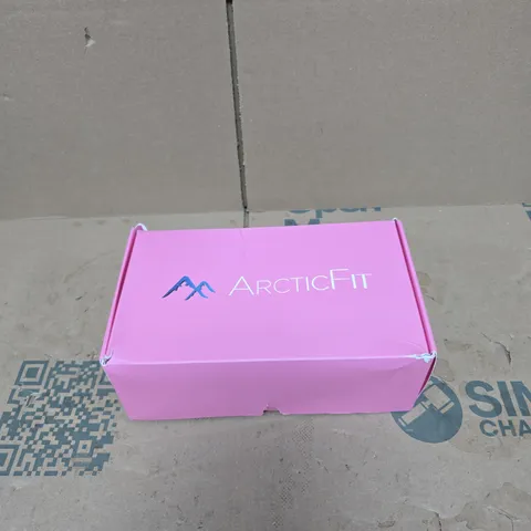 ARCTICFIT PINK RUNNING VEST AND DRINK POUCH BOXED