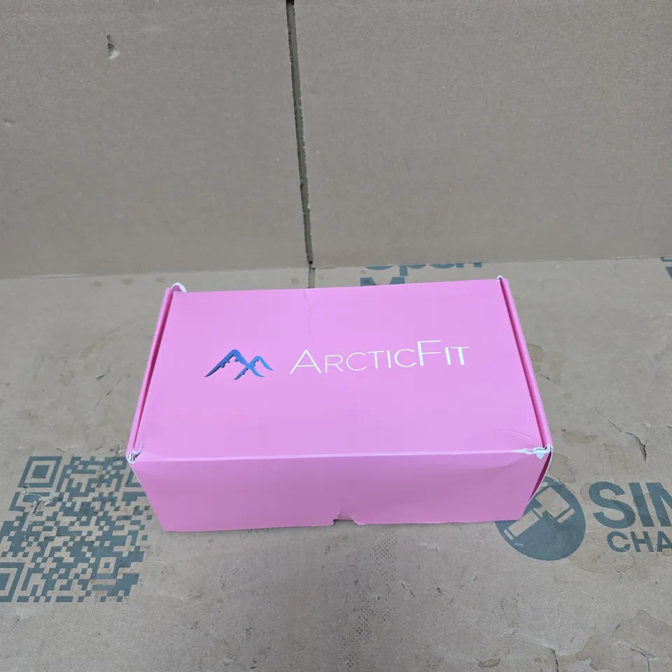 ARCTICFIT PINK RUNNING VEST AND DRINK POUCH BOXED