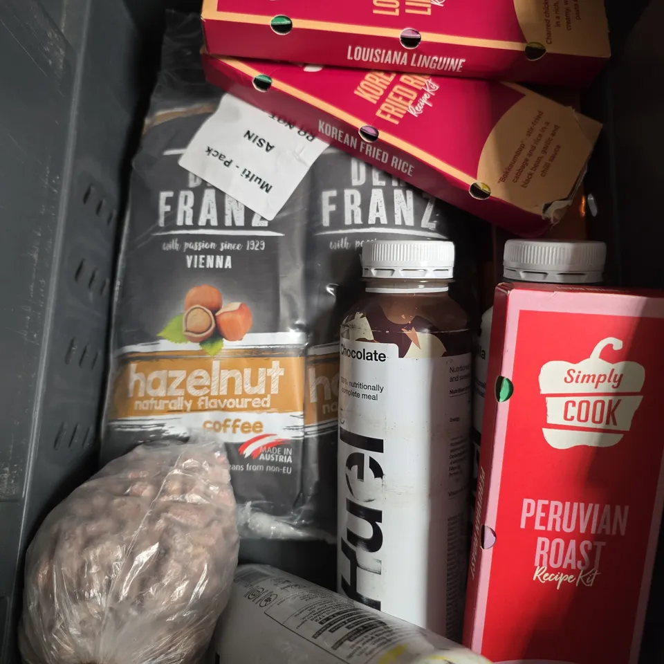 APPROXIMATELY 10 ASSORTED FOOD/DRINK PRODUCTS TO INCLUDE JOE'S BARN SWEETS, HUEL DRINKS, APTAMIL FORMULA ETC 