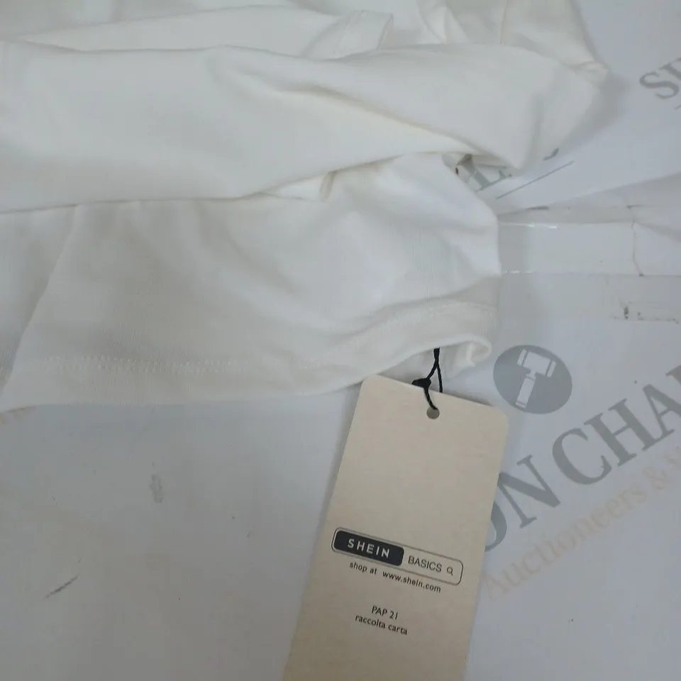 SHEIN CROP TOP IN WHITE SIZE 8/10