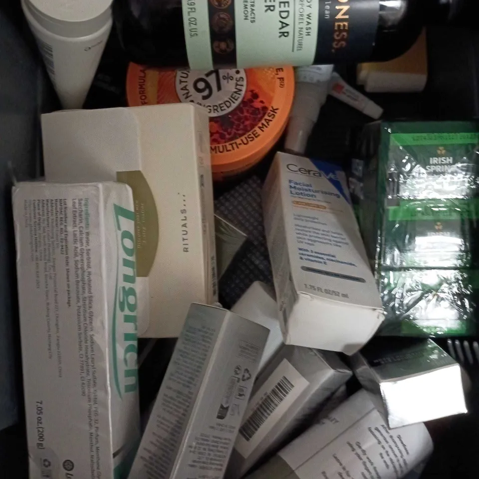 APPROXIMATEY 20 ASSORTED HEALTH AND BEAUTY PRODUCTS TO INCLUDE - JOHNSON'S BABY LOTION - HAIR BURST SHAMPOO AND BAYLIS & HARDING BODY WASH