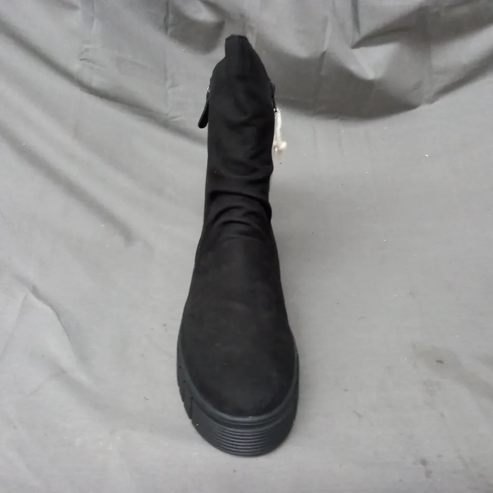 BOXED PAIR OF RIEKER BOOTS IN BLACK SIZE 6.5