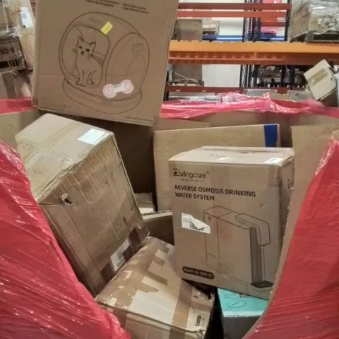 PALLET CONTAINING VARIOUS ASSORTED BOXED HOUSEHOLD ITEMS TO INCLUDE: SMART CAT LITTER BOX, DRINKING WATER SYSTEM, CEILING FAN WITH LIGHT AND LOTS MORE UNMARKED BOXED ITEMS