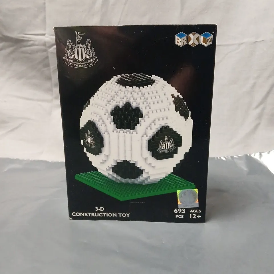 BRIX 3-D CONSTRUCTION TOY – NEWCASTLE UNITED FOOTBALL, 693 PCS, BOXED