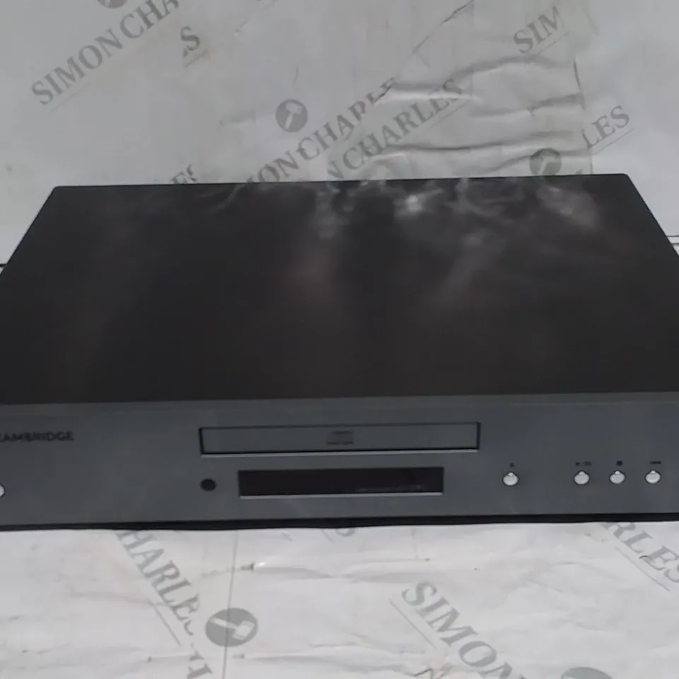 CAMBRIDGE AUDIO AX C25 COMPACT DISC PLAYER WITH LEADS AND REMOTE