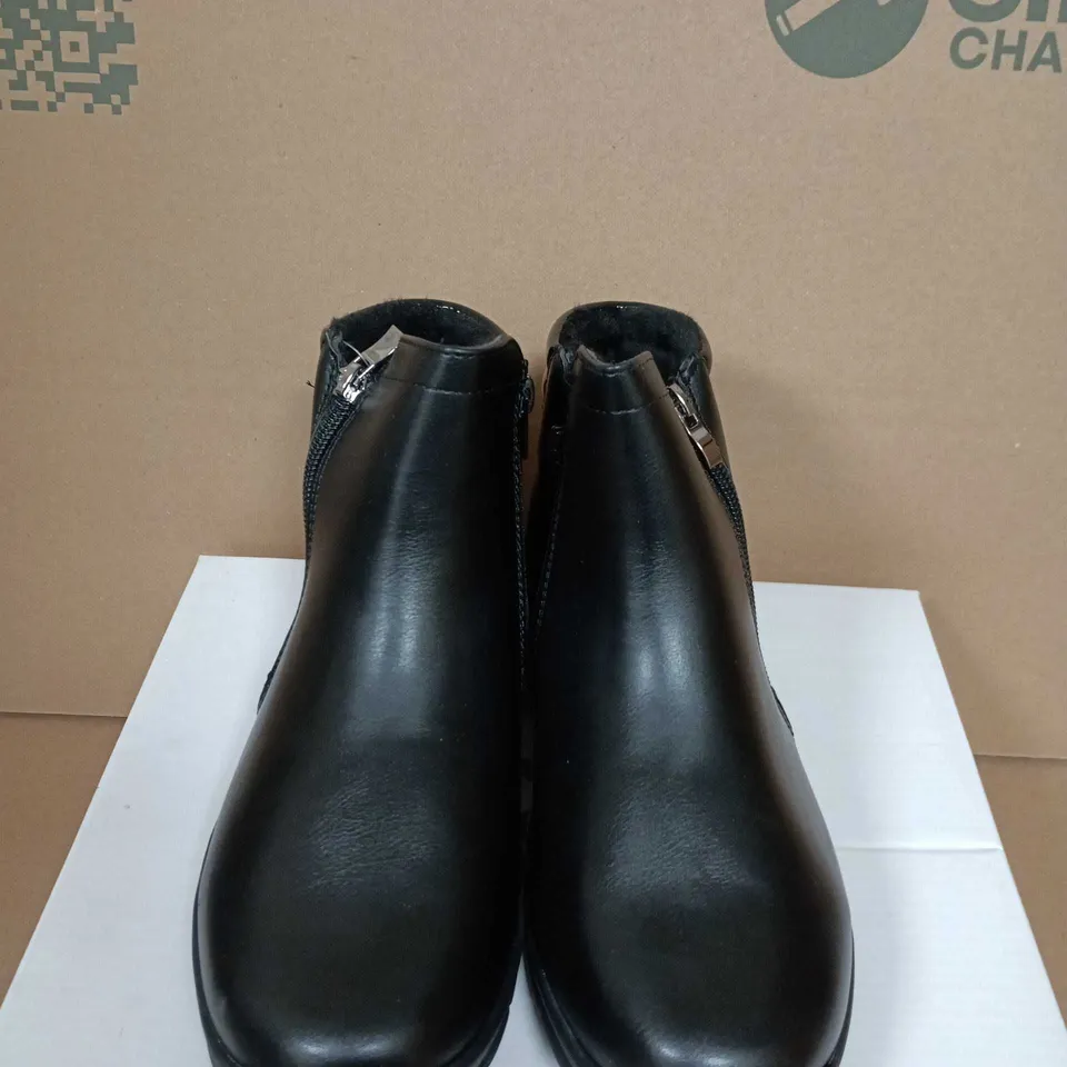 BOXED PAIR OF SHOETREE COMOFRT ZENA BLACK ANKLE BOOTS – UK 5