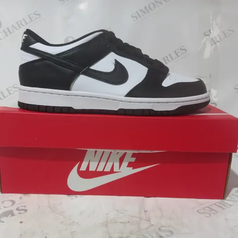 BOXED PAIR OF NIKE DUNK LOW SHOES IN BLACK/WHITE UK SIZE 5.5