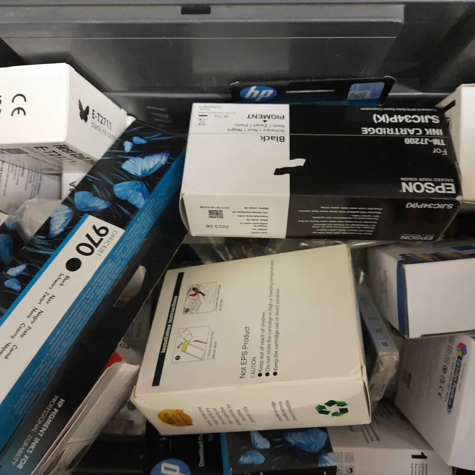 BOX OF APPROX 20 PRINTER INK CARTRIDGES TO INCLUDE OFFICE WORLD 570 INK CARTRIDGE, HP 305 BLACK CARTRIDGE AND FIRST CALL INKS E-T2711-4 CARTRIDGE 
