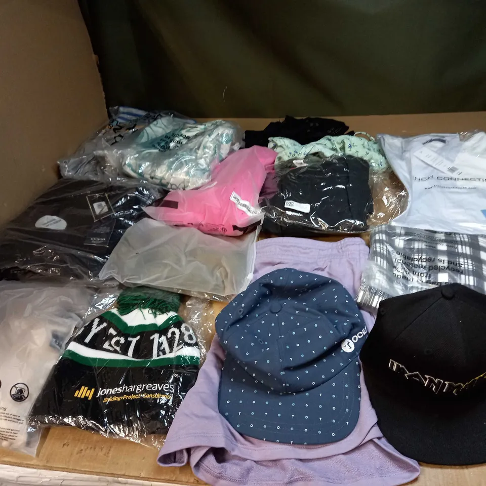 MEDIUM BOX OF ASSORTED CLOTHING ITEMS 