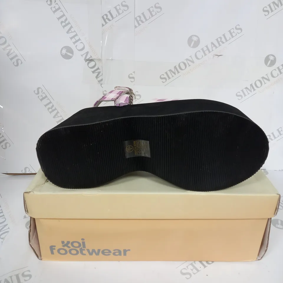 BOXED KOI FOOTWEAR FLYING WHISPERS PURPLE PLAID BUTTERFLY SANDALS SIZE 6