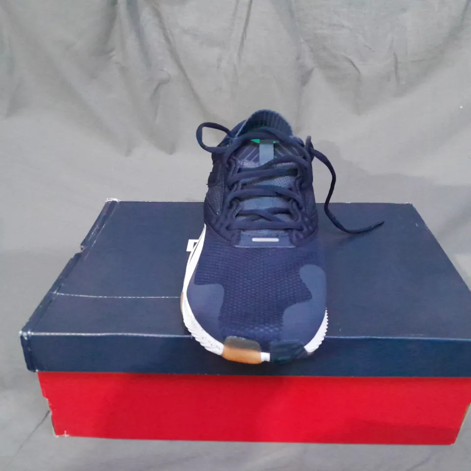 BOXED REEBOK HIIT TRAINERS SIZE 10