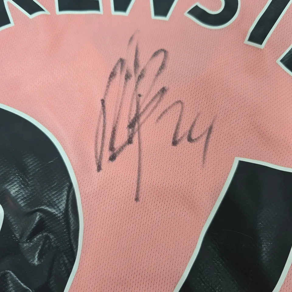 SIGNED SHEFFIELD UNITED FOOTBALL SHIRT – BREWSTER 24 - UK M