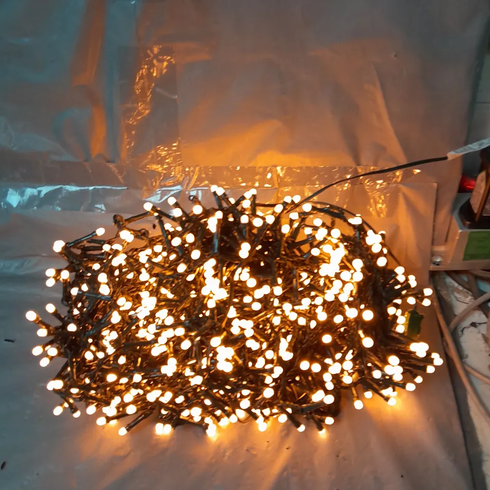 1000 WARM WHITE GLOW WORM CHRISTMAS LIGHTS