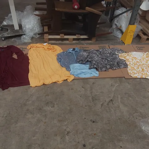 PALLET CONTAINING APPROXIMATELY 450x ASSORTED BRAND NEW DESIGNER CLOTHING ITEMS