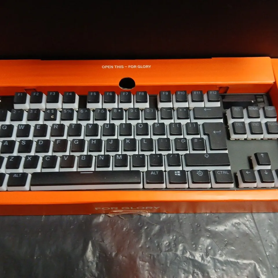 STEELSERIES APEX PRO TKL KEYBOARD