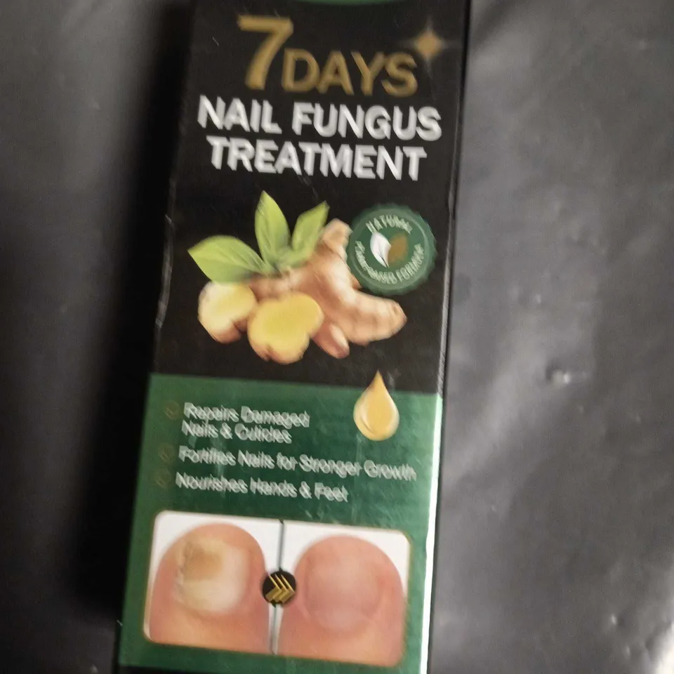 APPROXIMATELY 15 ASSORTED VITAMIN AND SUPPLEMENT ITEMS INCLUDING NAIL FUNGUS TREATMENT , WELLKID MULTI VITAMIN AND NICOTINELL PATCH 