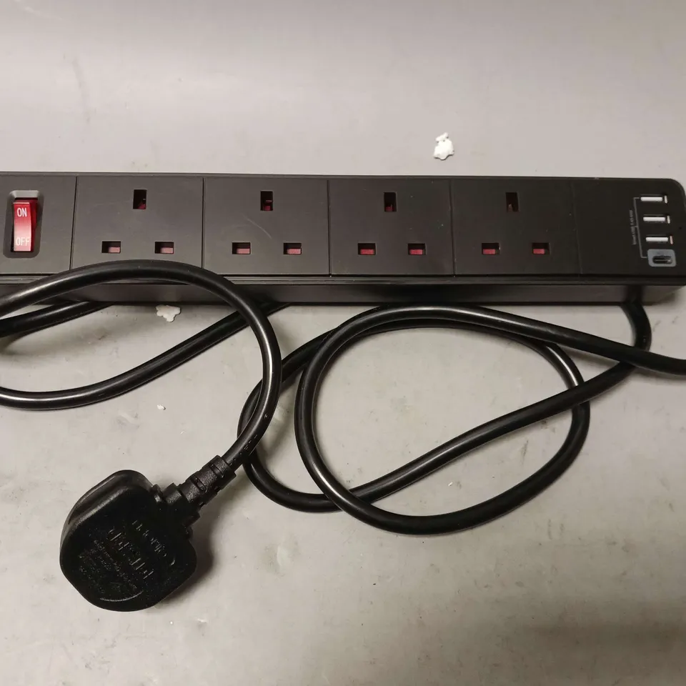 POWSAF EXTENSION LEAD WITH 4 SOCKETS AND 4 CHARGING PORTS BLACK