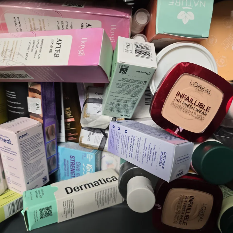 APPROXIMATELY 13 ASSORTED HEALTH & BEAUTY ITEMS TO INCLUDE - REHAB BODY MILK , REHAB SHOWER MILK , JOHNSONS BABY BATH ETC