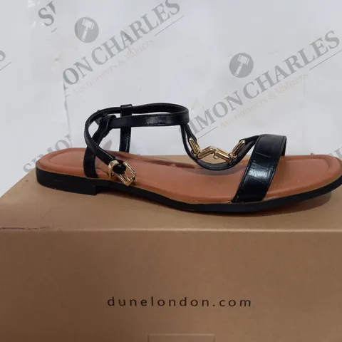 BOXED DUNE LONDON FLAT SANDALS IN BLACK - SIZE 7