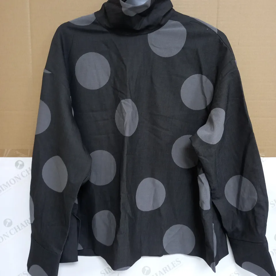 COS LONG SLEEVE RAISED COLLAR DOT TOP IN BLACK/GREY - EU 34