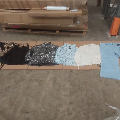 PALLET CONTAINING APPROXIMATELY 600x BRAND NEW ASSORTED DESIGNER CLOTHING ITEMS