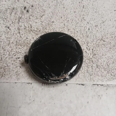 GOOGLE BLACK ROUND WRISTWATCH WITH STAINLESS STEEL CASE – CRACKED GLASS