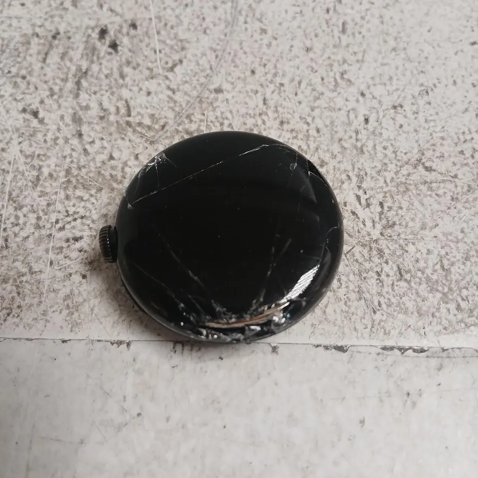 GOOGLE BLACK ROUND WRISTWATCH WITH STAINLESS STEEL CASE – CRACKED GLASS