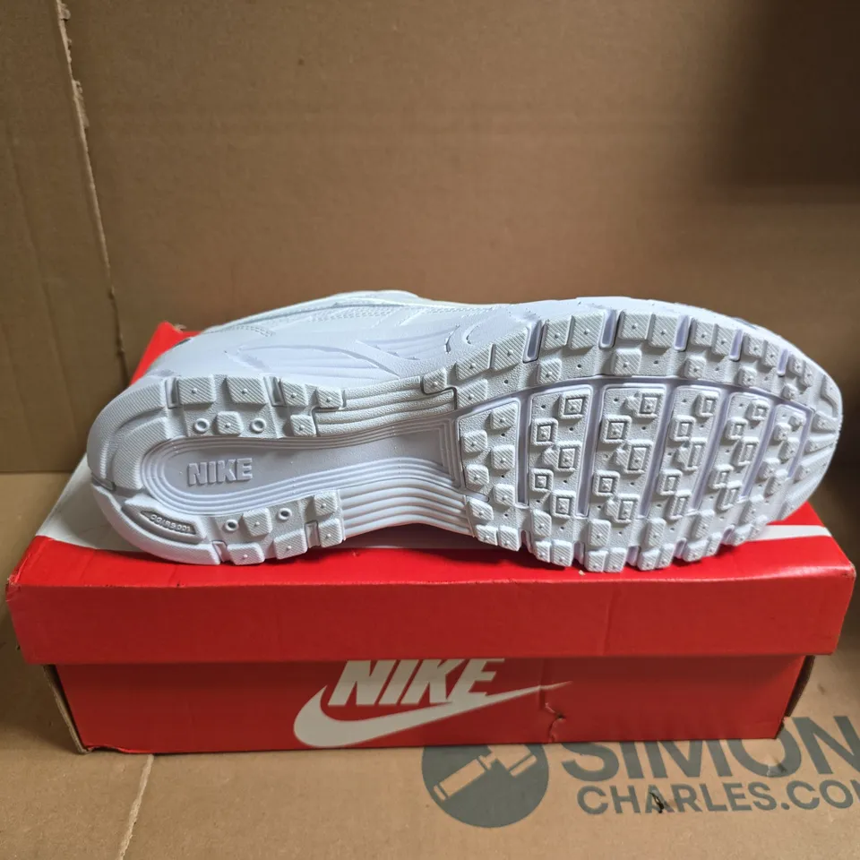 NIKE P-6000 SHOES – WHITE/PLATINUM, UK 9