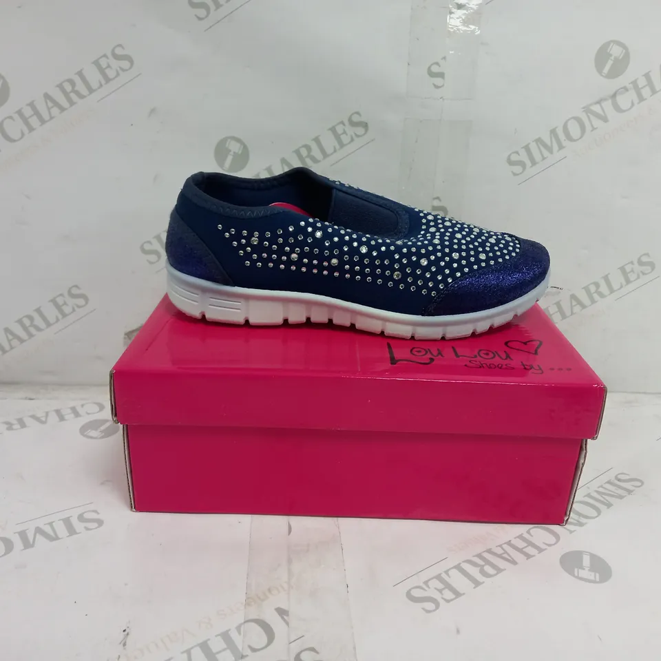 APPROXIMATELY 18 BOXED PAIRS OF LOU LOU SHOES BY SUMMER KIDS SLIP ON TRAINERS IN NAVY VARIOUS SIZES TO INCLUDE 32, 34, 35