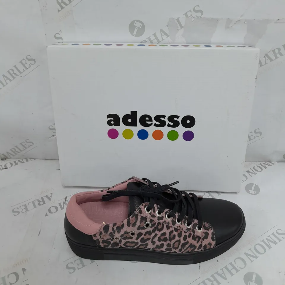 BOXED PAIR OF ADESSO PINK ANIMLA PRINT TRAINERS SIZE 6