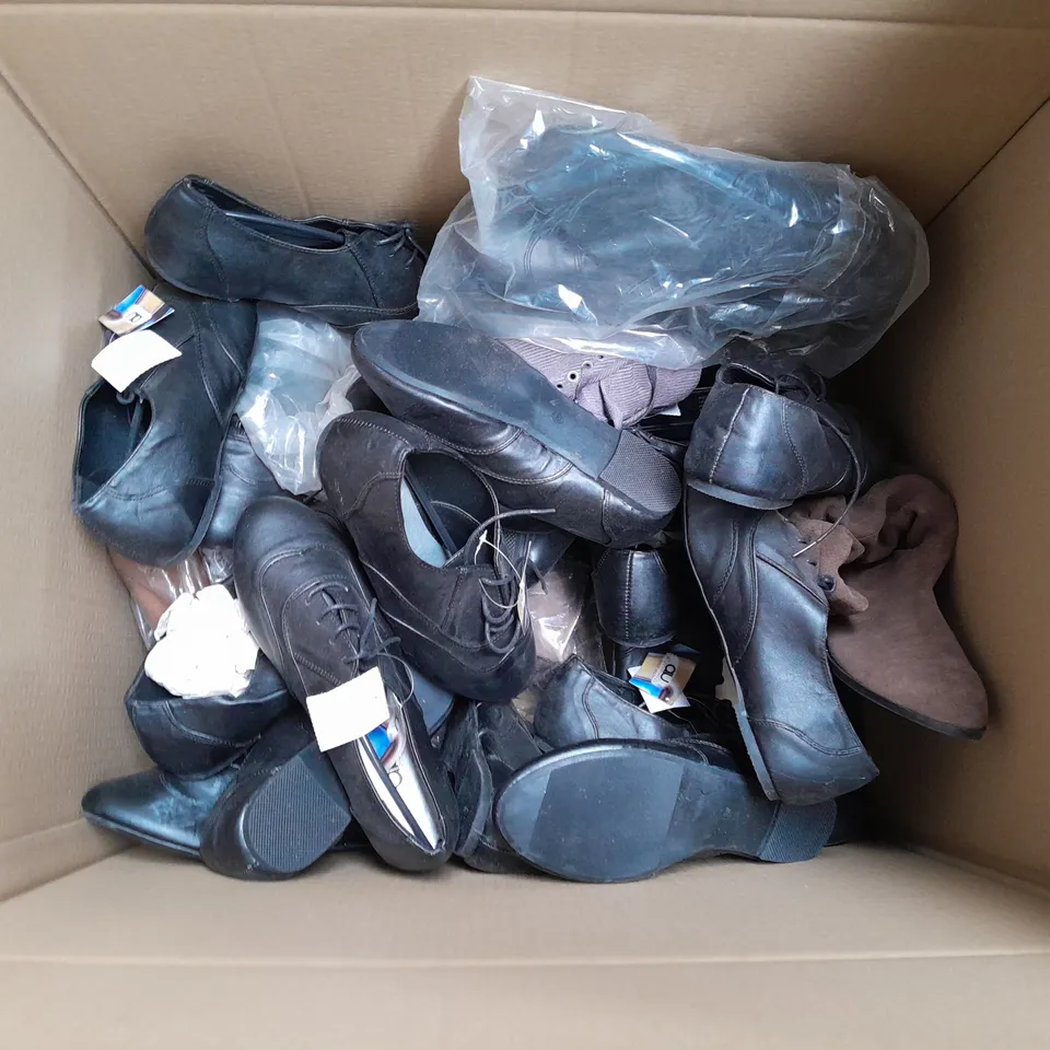 BOX OF APPROXIMATELY 10 ASSORTED PAIRS OF SHOES IN VARIOUS SIZES, COLOURS AND STYLES