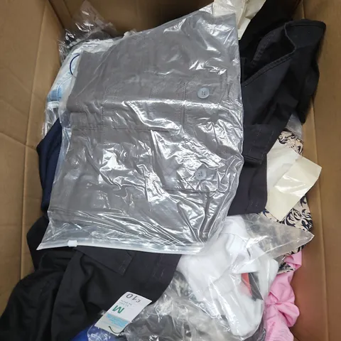 APPROXIMATELY 20 ASSORTED CLOTHING ITEMS IN VARIOUS SIZES, STYLES AND COLOURS