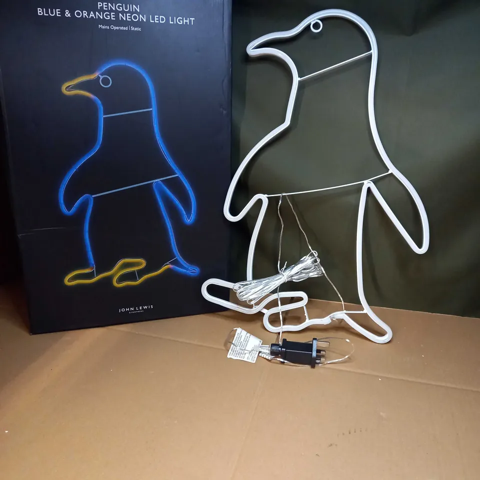 BOXED INDOOR/OUTDOOR PENGUIN BLUE & ORANGE NEON LED LIGHT