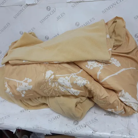 TEDDY FLEECED DEUVET SET AND PILLOWS SIZE UNSPECIFIED
