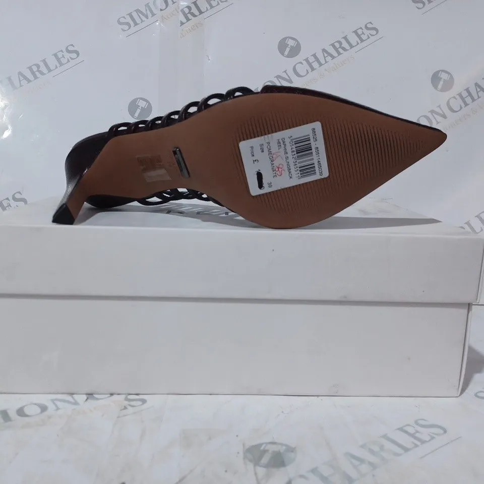 BOXED PAIR OF REISS DAPHNE SLINGBACK HEELS IN POMEGRANATE SIZE 6