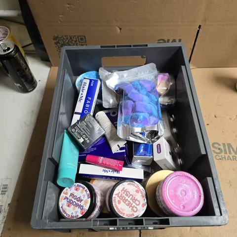 TOTE OF APPROXIMATELY 20 ASSORTED COSMETICS TO INCLUDE: OLAY BODY LOTION 