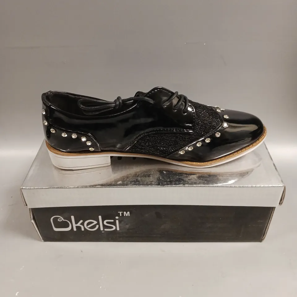 BOXED PAIR OF KELSI LACED SEQUINED SHOES IN BLACK - 4
