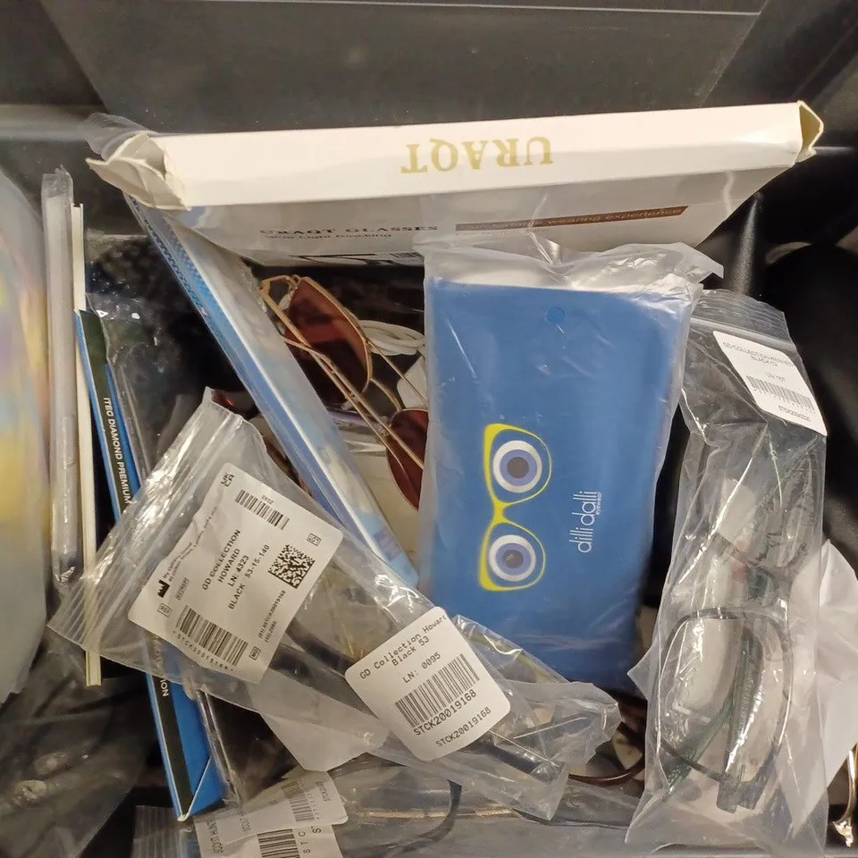 BOX OF APPROX 15 ITEMS INCLUDING ASSORTED PHONE CASES, SCREEN PROTECTORS AND GLASSES