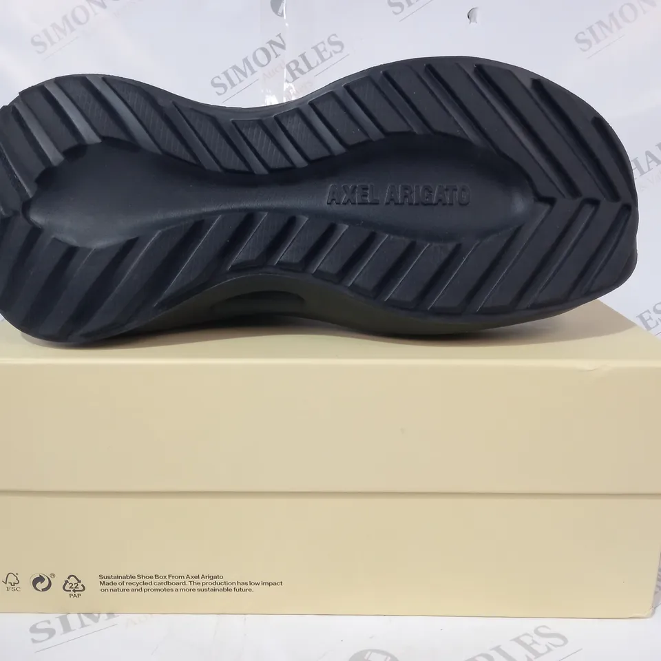 BOXED PAIR OF AXEL ARIGATO SLIP-ON SHOES IN BLACK EU SIZE 45