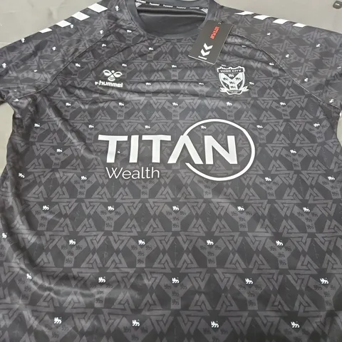 YORK CITY FC HUMMEL FOOTBALL SHIRT – 8 HUNT - SIZE UNSPECIFIED