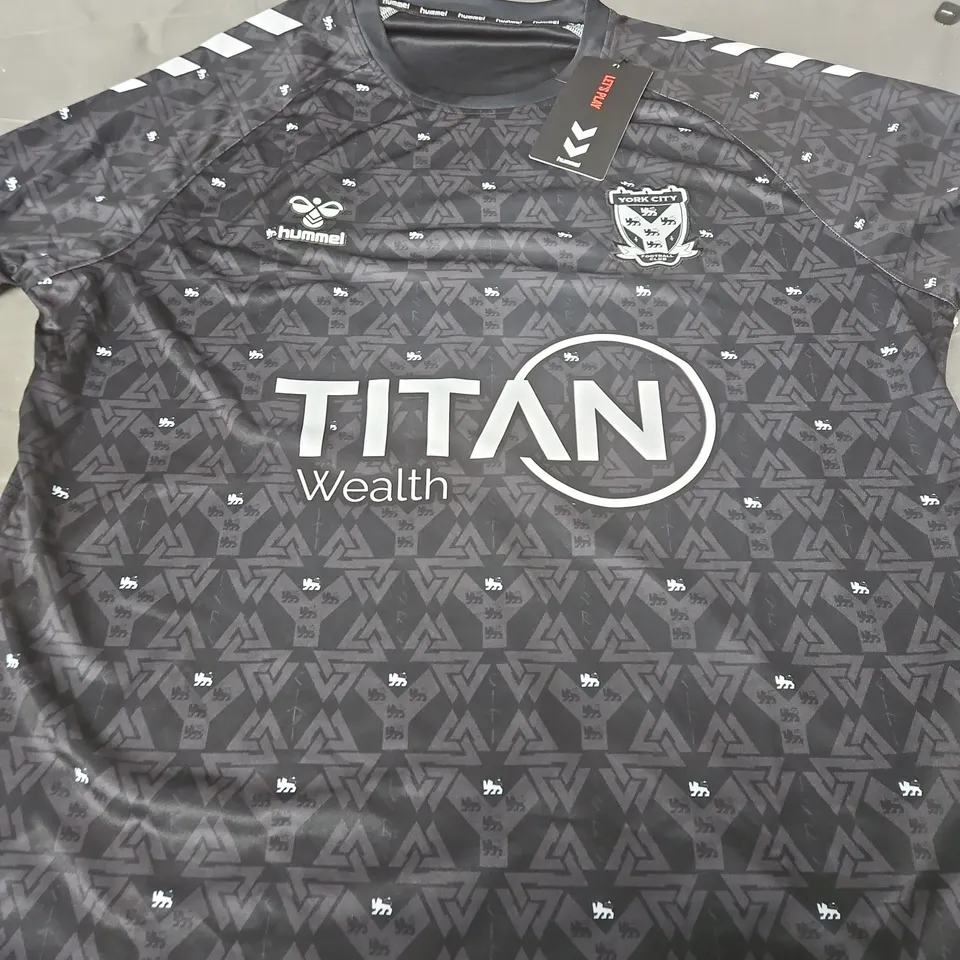 YORK CITY FC HUMMEL FOOTBALL SHIRT – 8 HUNT - SIZE UNSPECIFIED