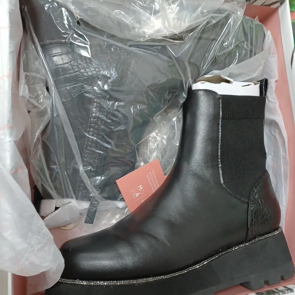 BOXED MODA IN PELLE GERRI LEATHER CHELSEA BOOTS, BLACK - SIZE 6
