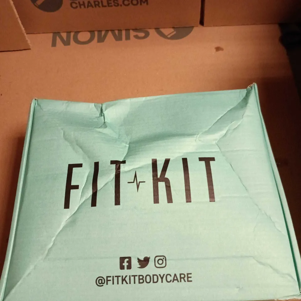 FIT KIT BODY CARE GIFT SET – SHOWER GEL, GENTLE REPAIR CONDITIONER & BODY MOISTURISER, ELECTROLYTE FACE MOISTURISER