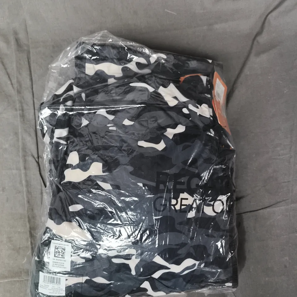 REGATTA JUNIOR WATERPROOF ROBE IN BLACK CAMO SIZE 5-9 YEARS