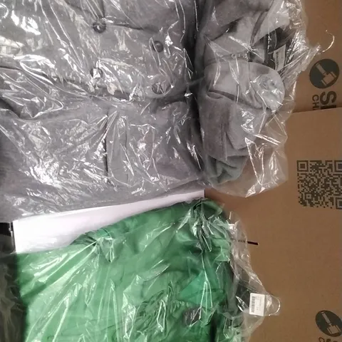 A PALLET CONTAINING APPROXIMATELY 80 BRAND NEW DESIGNER WOMEN'S CLOTHES WHICH INCLUDE; JD WILLIAMS COATS, DRESSES ETC