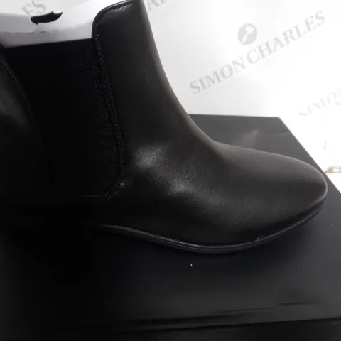 PRETTYLITTLETHING BLACK WIDE FIT CHELSEA BOOTS SIZE 6